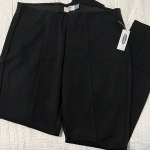 Old Navy Ponte Leggings w/front & back seam. Size Medium Petite, Color Black